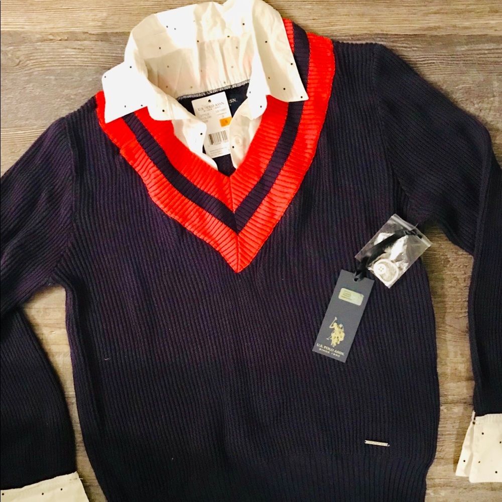 Cute Navy sweater!